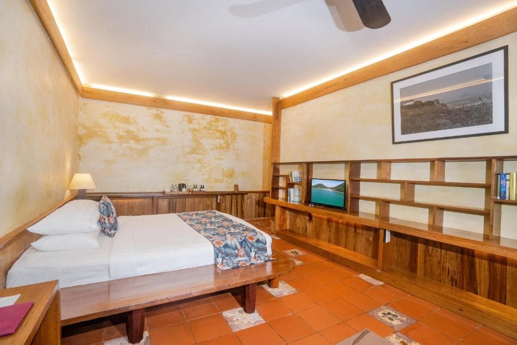 Cliff Residence